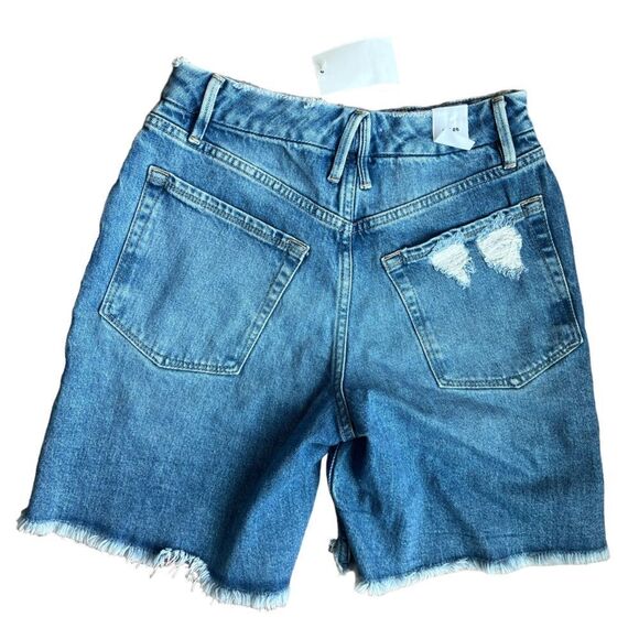 NWT GOOD AMERICAN WOMENS BERMUDA DENIM FRAYED SUMMER SHORTS SIZE 0/25 - Picture 2 of 11
